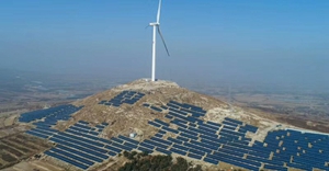 青岛地区规模最大的荒山光伏扶贫电站并网验收